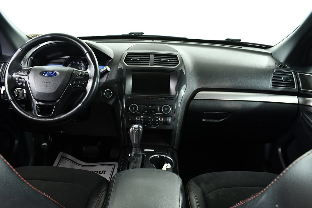 Used 2019 Ford Explorer XLT w/ Equipment Group 202A AWD/4WD image 7