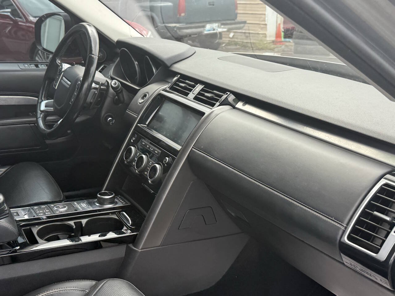 Used 2017 Land Rover Discovery First Edition AWD/4WD image 11