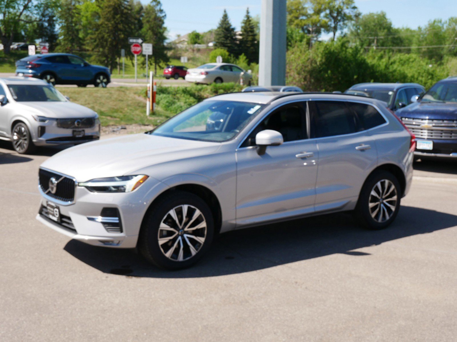 Certified 2023 Volvo XC60 B5 Core w/ Climate Package AWD/4WD image 3