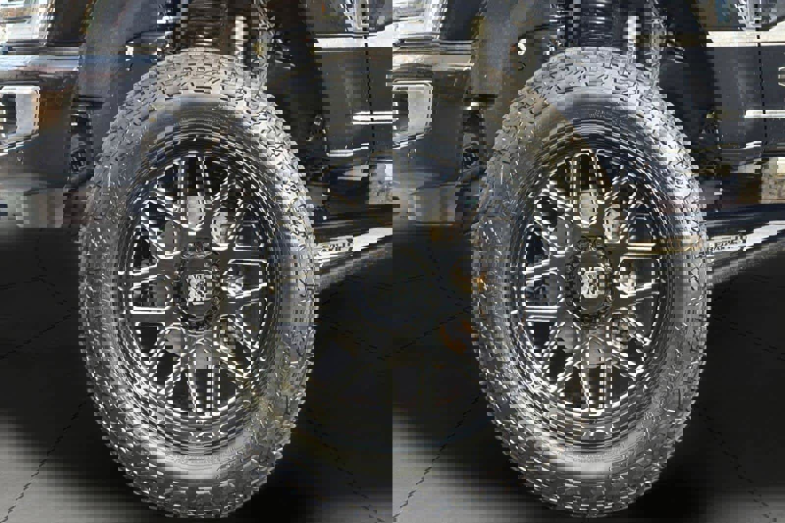 Used 2024 Ford F350 Platinum w/ FX4 Off-Road Package image 11