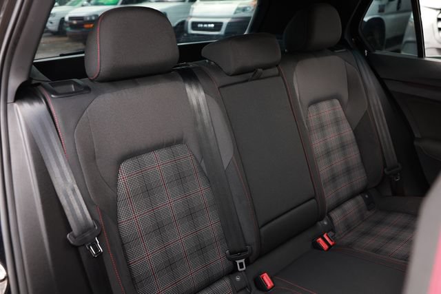 Used 2022 Volkswagen GTI SE FWD image 17