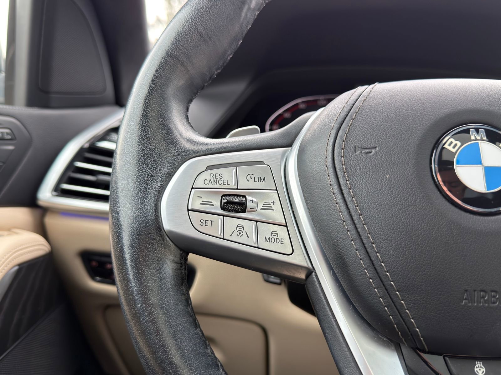 Used 2022 BMW X7 xDrive40i w/ Premium Package image 25