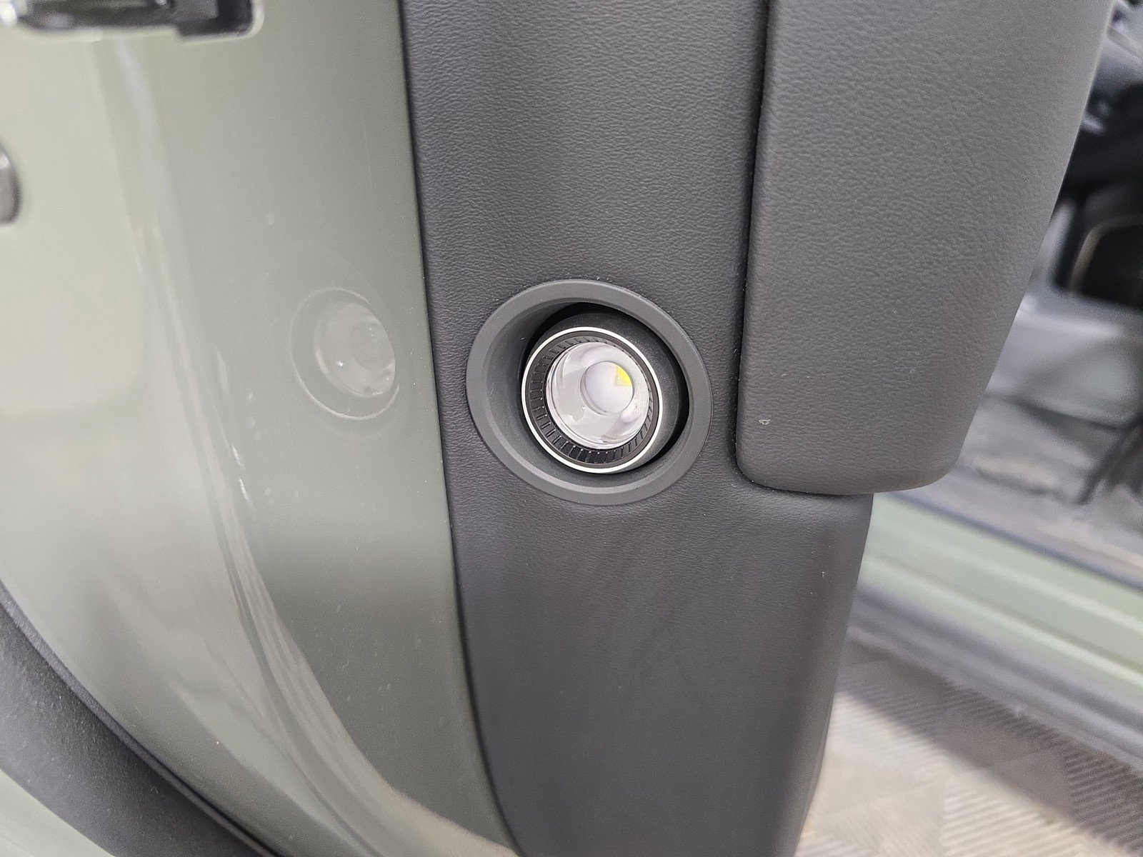 Used 2022 Rivian R1S Launch Edition image 32