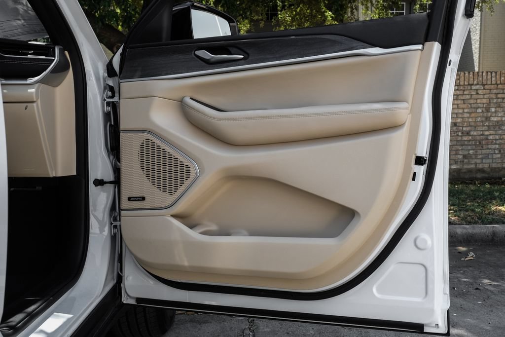 Used 2023 Jeep Grand Cherokee Limited RWD image 60