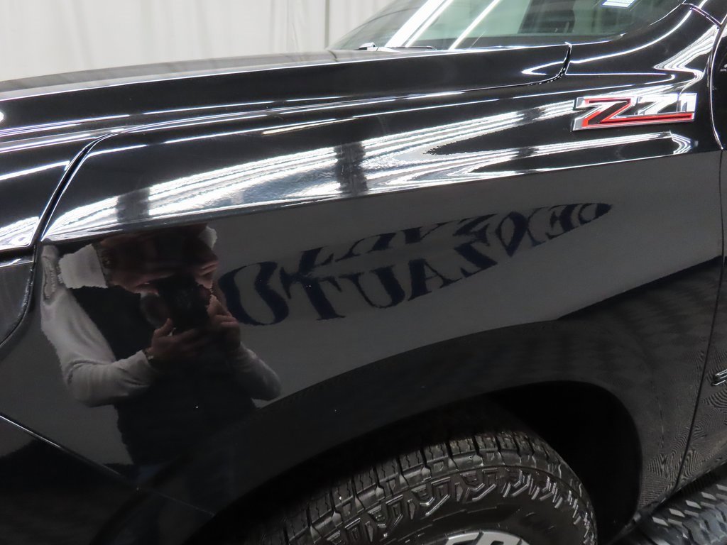 Used 2025 Chevrolet Suburban Z71 image 50