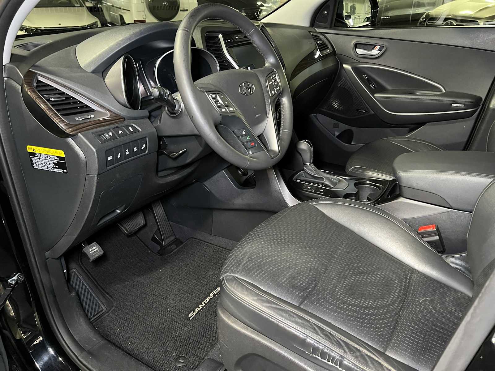 Used 2014 Hyundai Santa Fe Limited w/ Ultimate Package 07 image 24