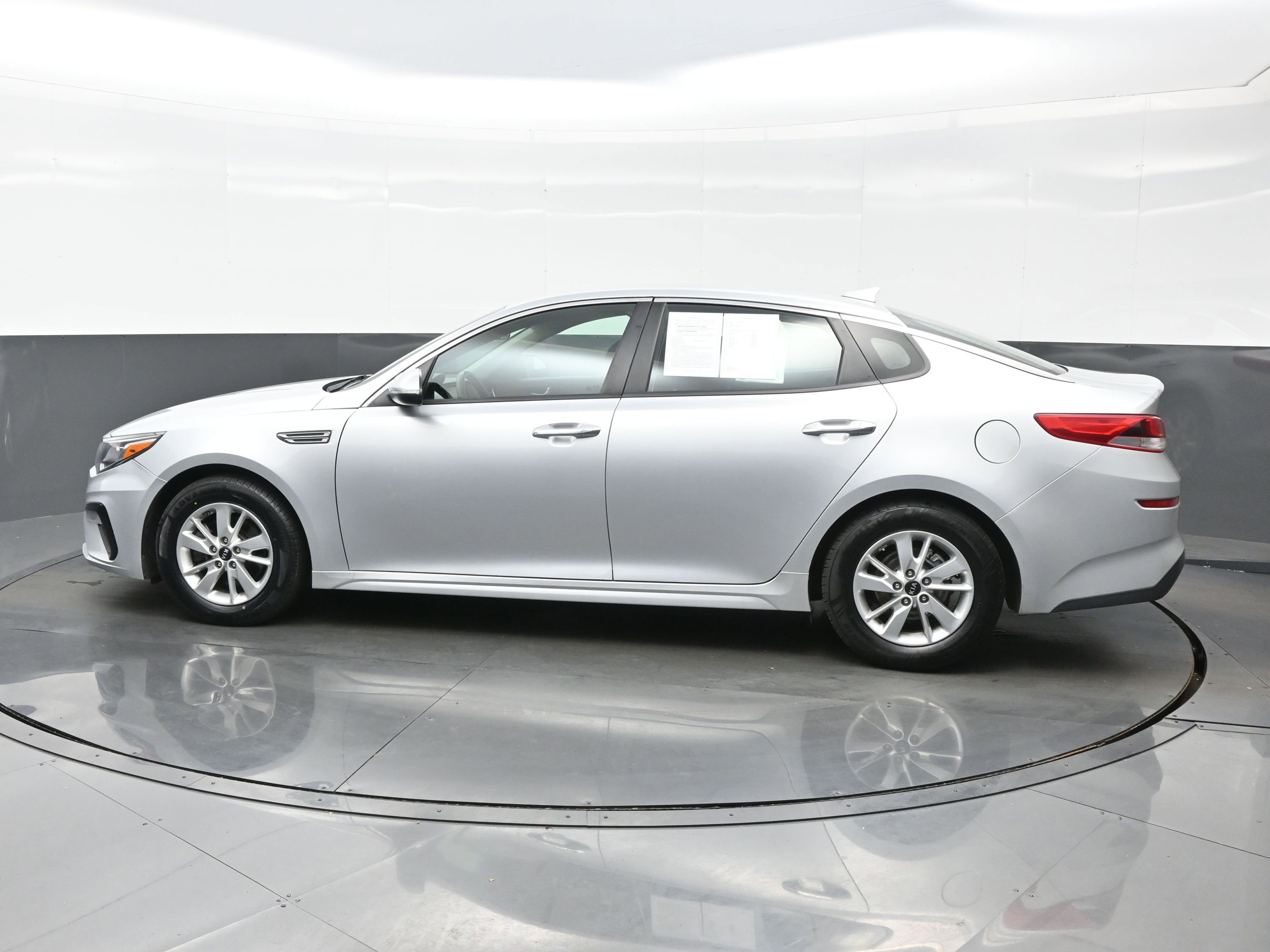 Used 2019 Kia Optima LX image 3