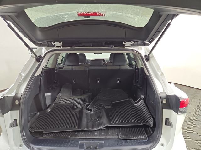 Used 2023 Toyota Highlander L image 30
