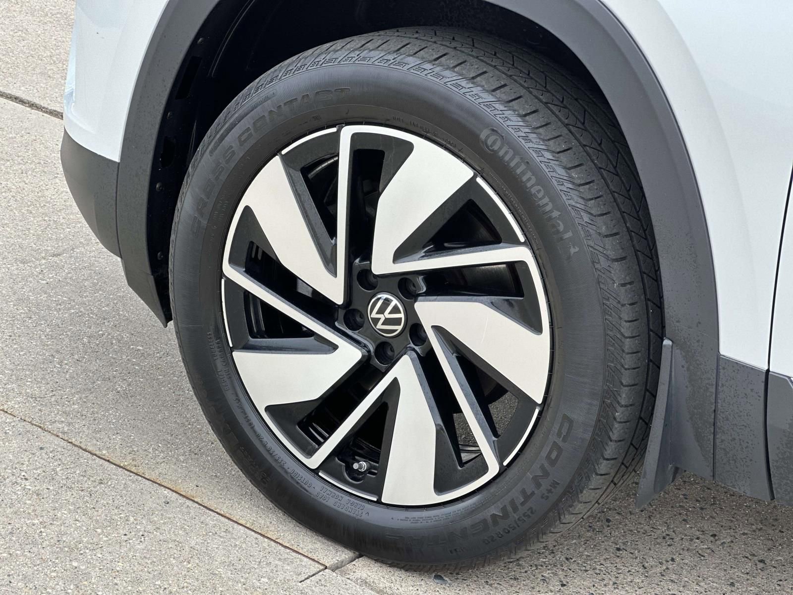 Certified 2024 Volkswagen Atlas SEL image 7