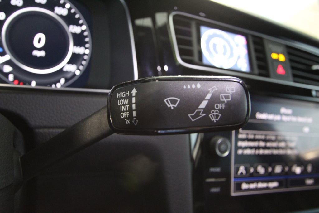 Used 2019 Volkswagen Golf R 4-Door image 13