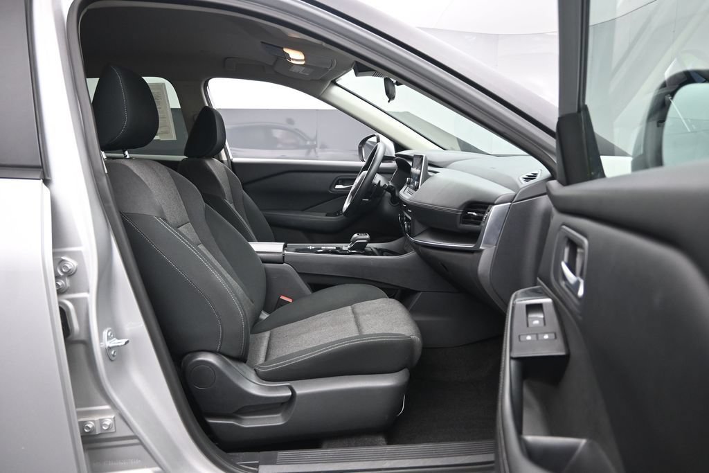 Used 2024 Nissan Rogue SV FWD image 27
