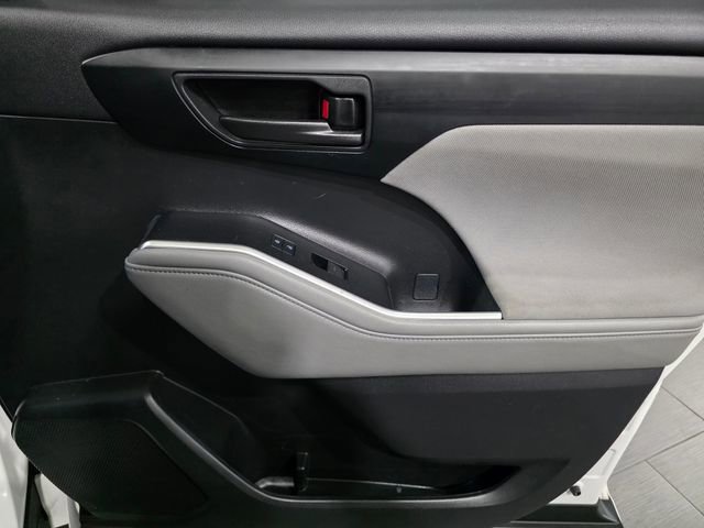 Used 2023 Toyota Highlander L FWD image 13