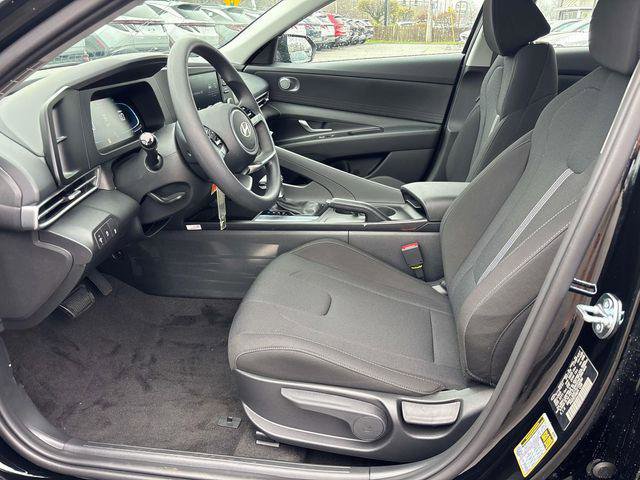New 2026 Hyundai Elantra SE FWD image 4