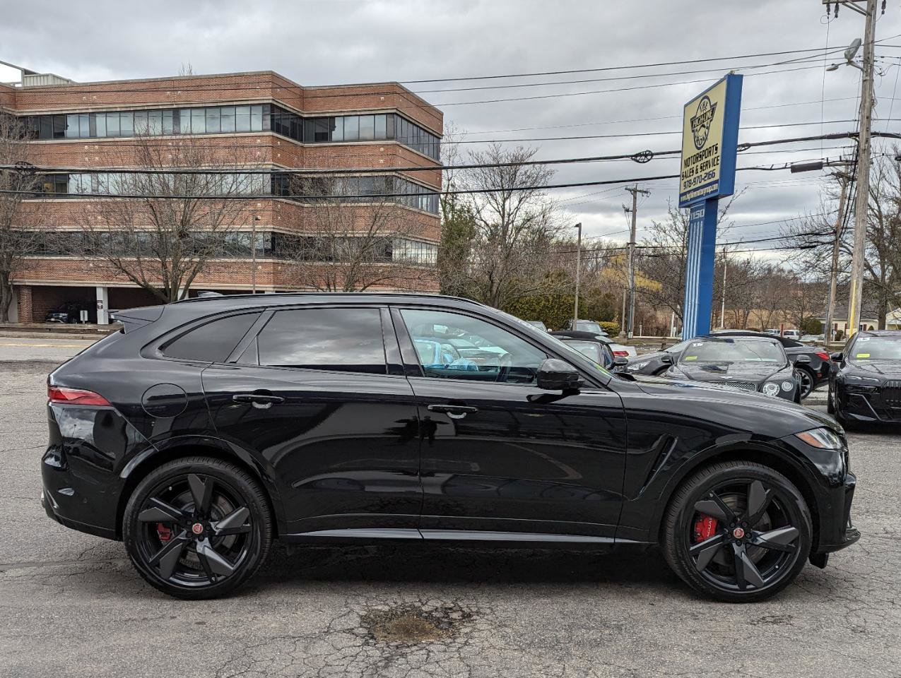 Used 2023 Jaguar F-PACE SVR image 6