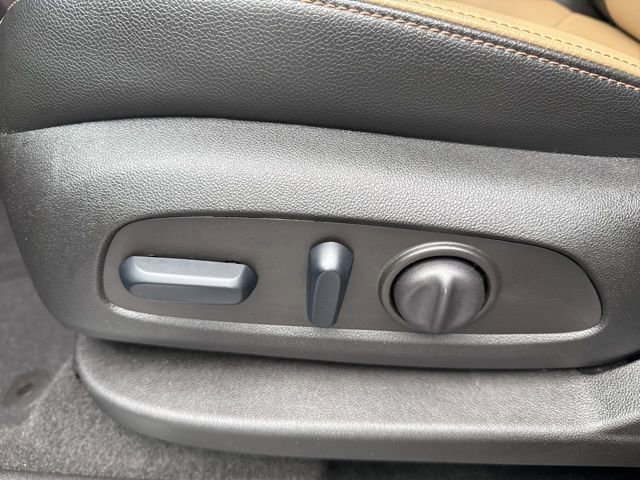 Used 2024 Chevrolet Equinox Premier image 11