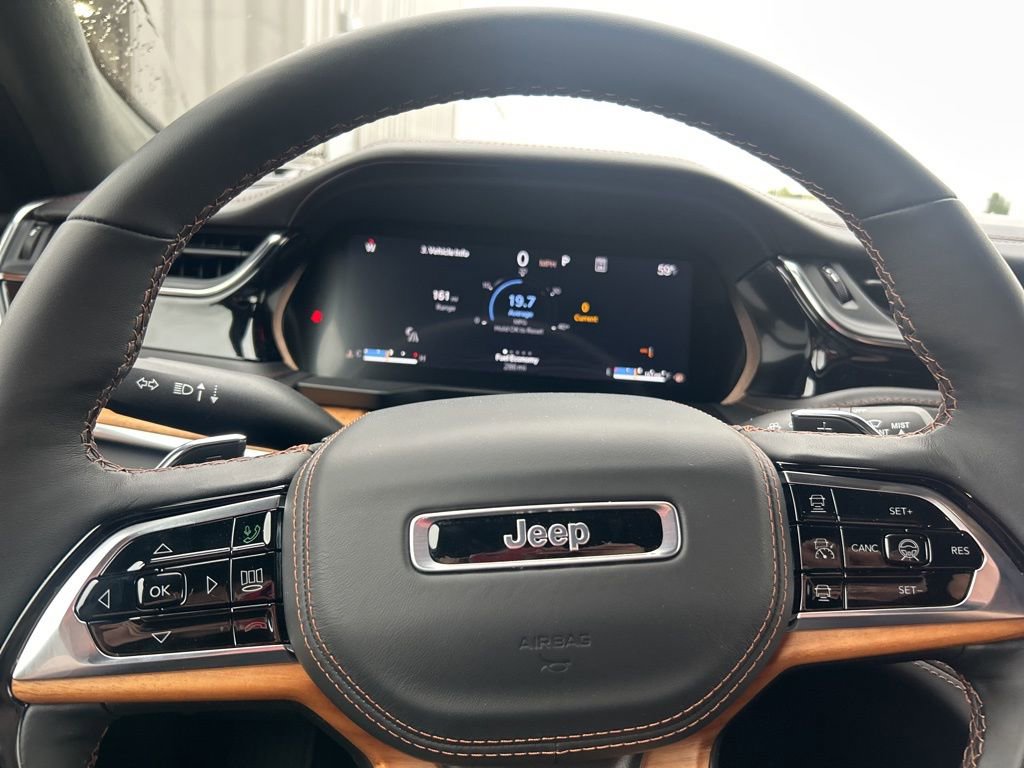 New 2025 Jeep Grand Cherokee Summit image 17