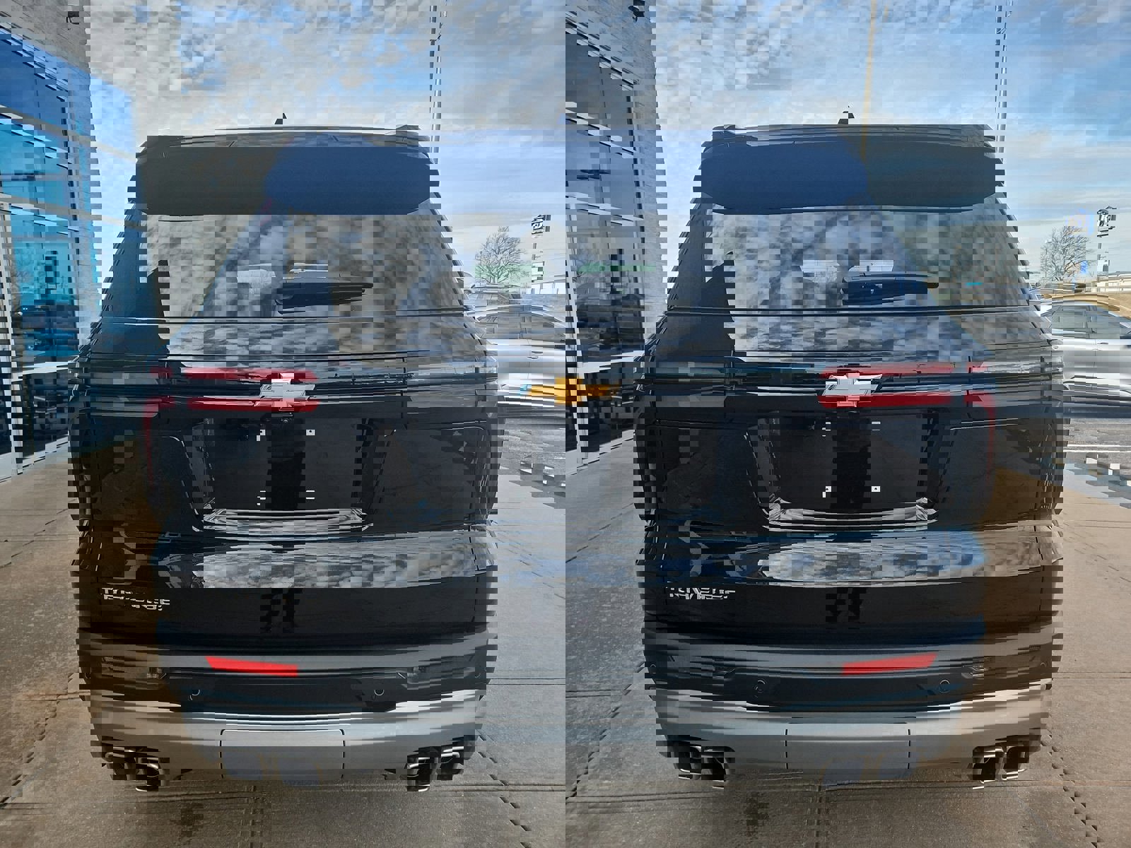 Used 2025 Chevrolet Traverse LT w/ Driver Confidence Package image 23