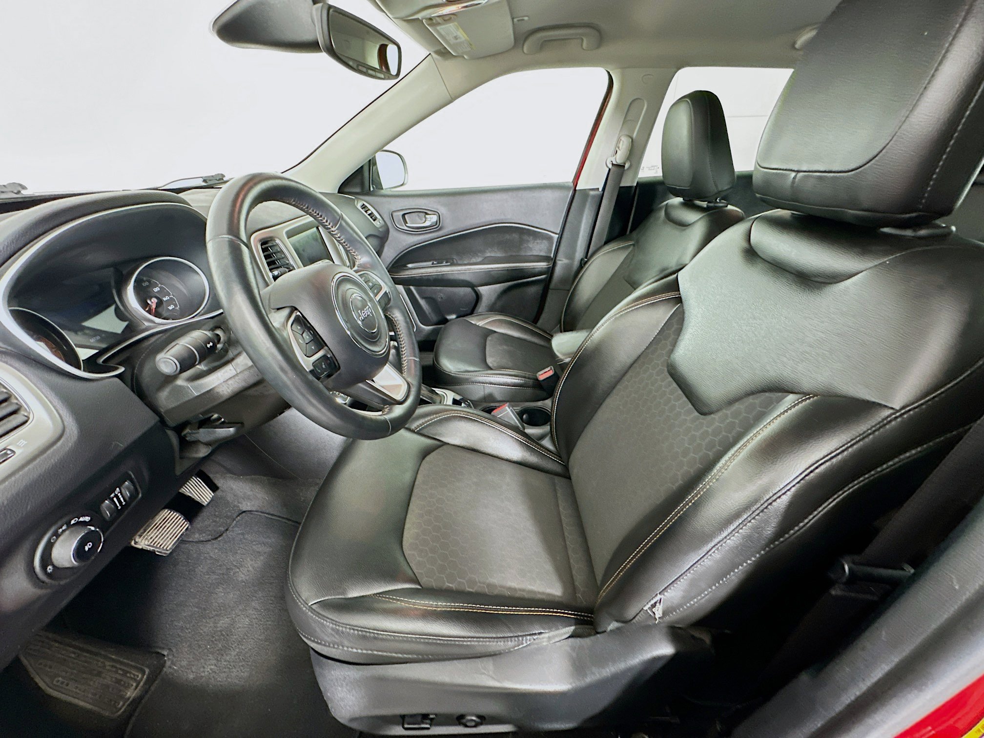 Used 2018 Jeep Compass Latitude w/ Popular Equipment Group FWD image 13
