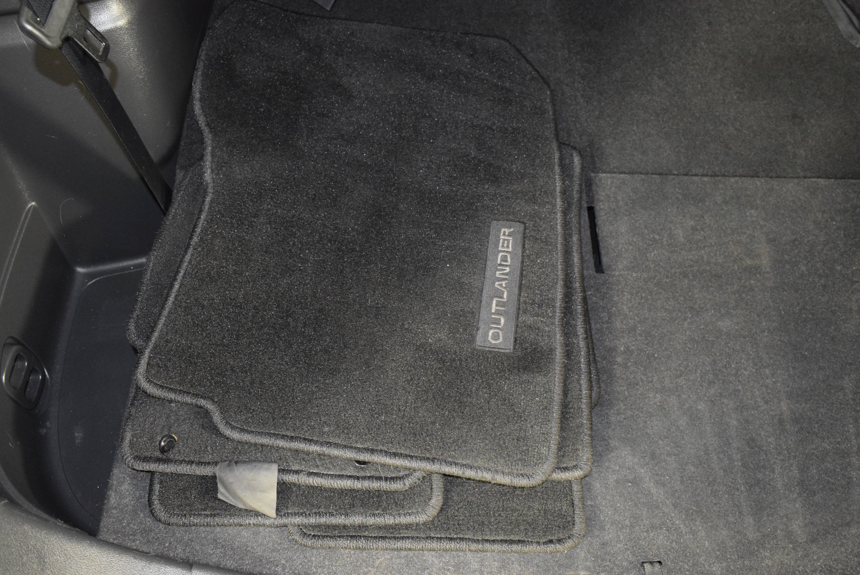 Used 2020 Mitsubishi Outlander ES image 38