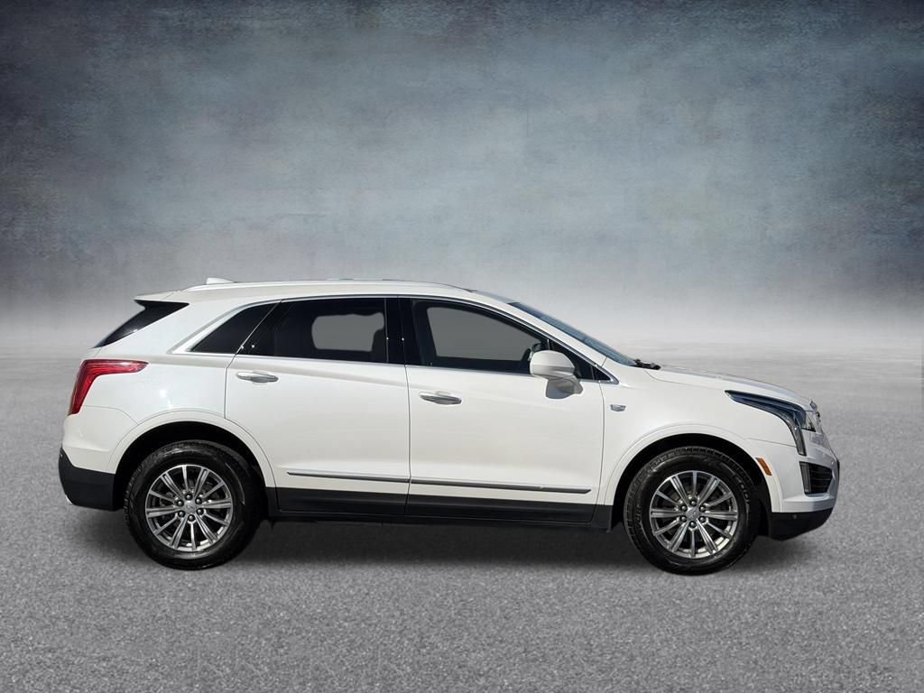 Used 2018 Cadillac XT5 Luxury w/ Driver Awareness Package FWD image 2