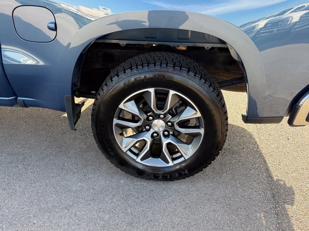 Used 2024 Chevrolet Silverado 1500 LT AWD/4WD image 39