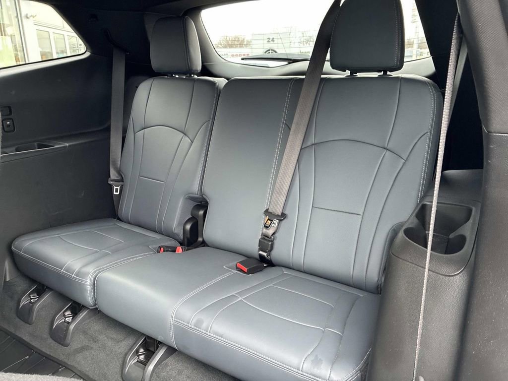 Used 2022 Buick Enclave Premium w/ Experience Buick Package image 18