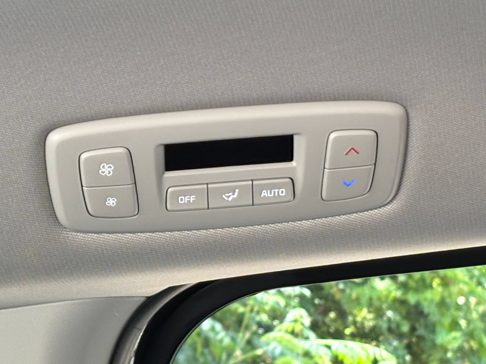 Used 2026 Kia Carnival FWD image 24