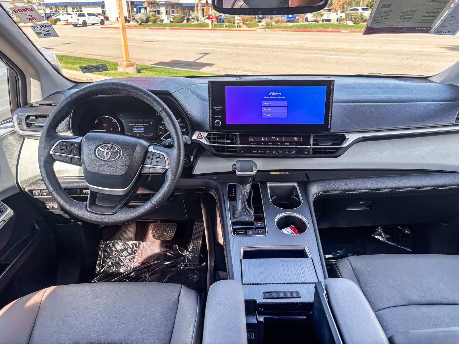 Used 2025 Toyota Sienna XLE image 15