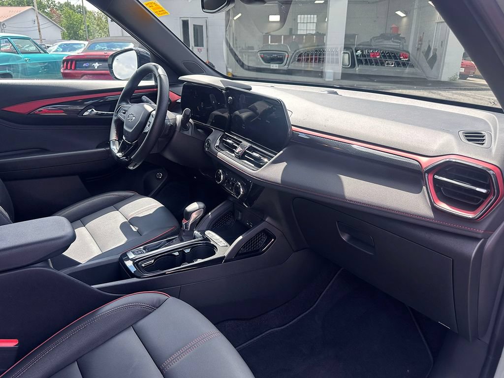 Used 2024 Chevrolet TrailBlazer RS w/ Convenience Package AWD/4WD image 29