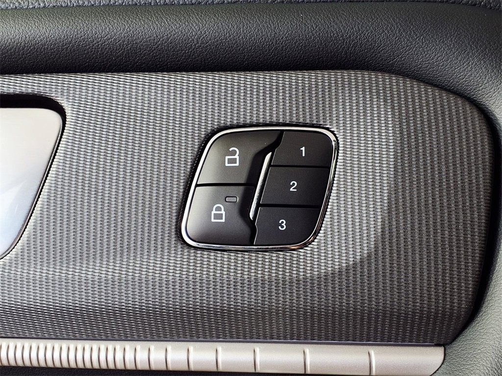 Used 2025 Ford Explorer ST image 20