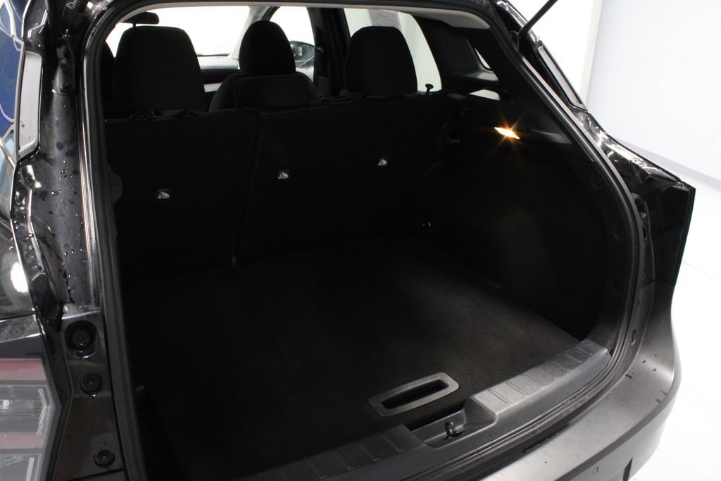 Used 2025 Nissan Kicks SV FWD image 17