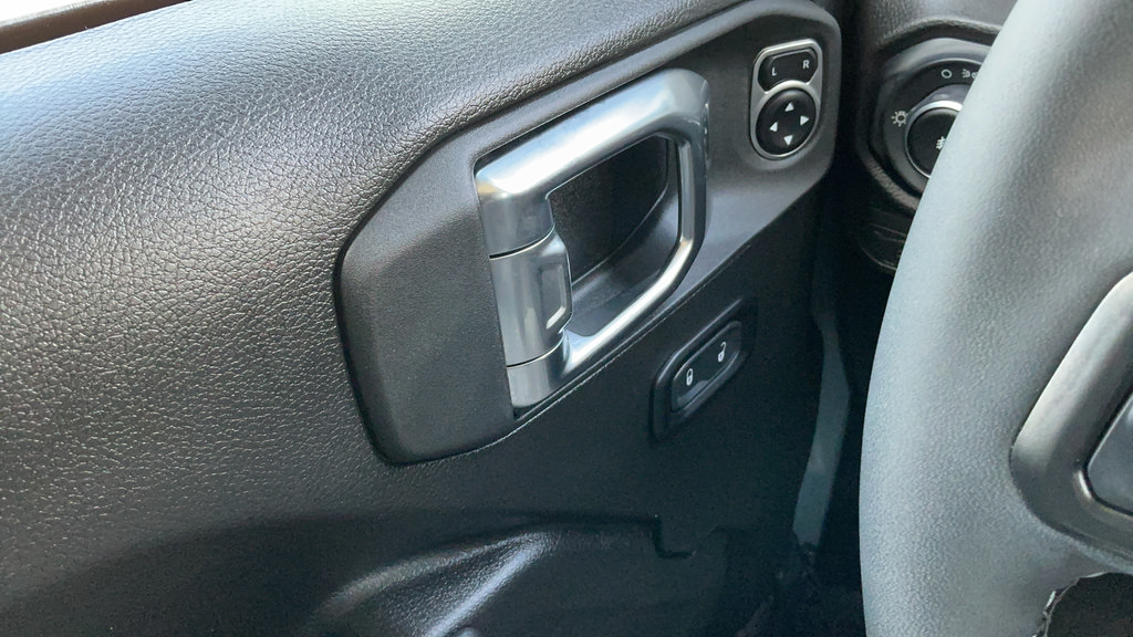 Used 2025 Jeep Wrangler Sport AWD/4WD image 19