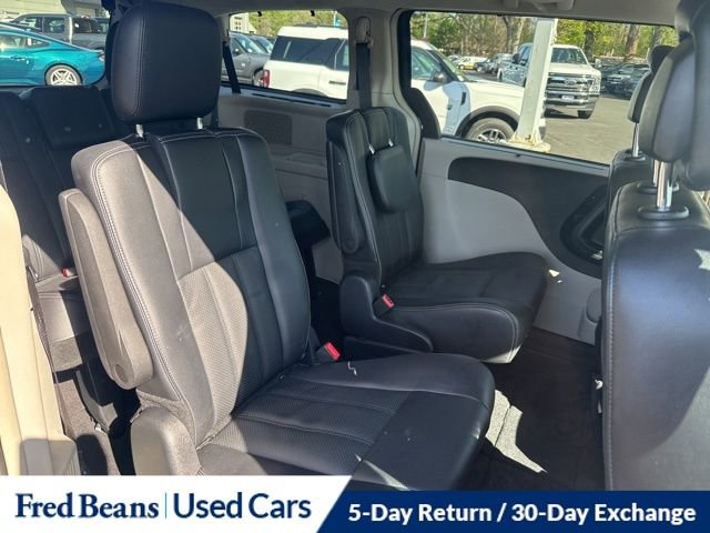 Used 2014 Chrysler Town & Country Touring-L w/ Trailer Tow Group FWD image 13