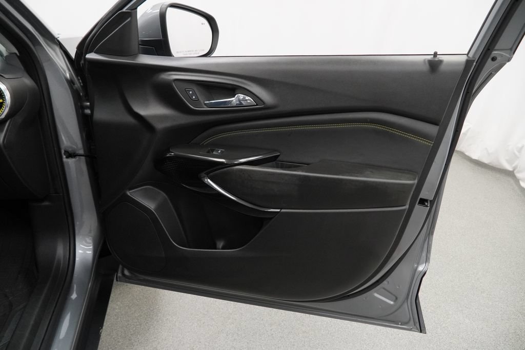 Used 2024 Chevrolet Trax LT w/ Driver Confidence Package FWD image 28