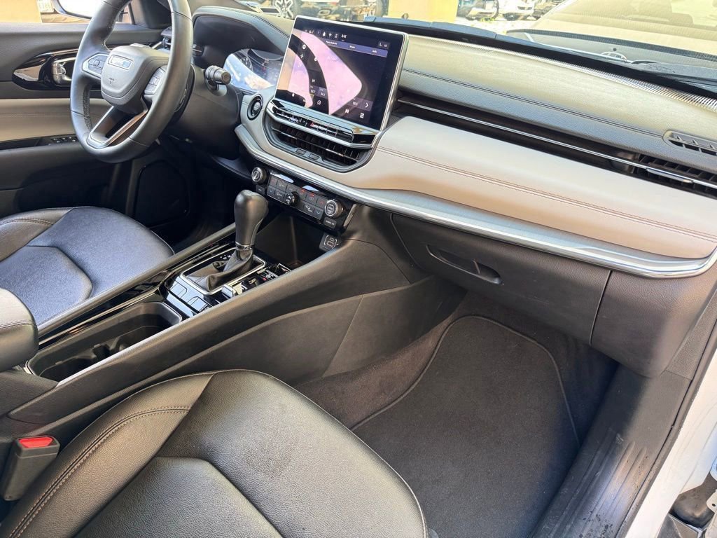 Used 2024 Jeep Compass Limited image 16