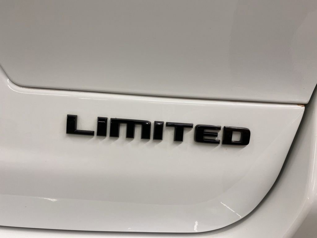 Used 2024 Jeep Grand Cherokee L Limited w/ Black Appearance Package image 28