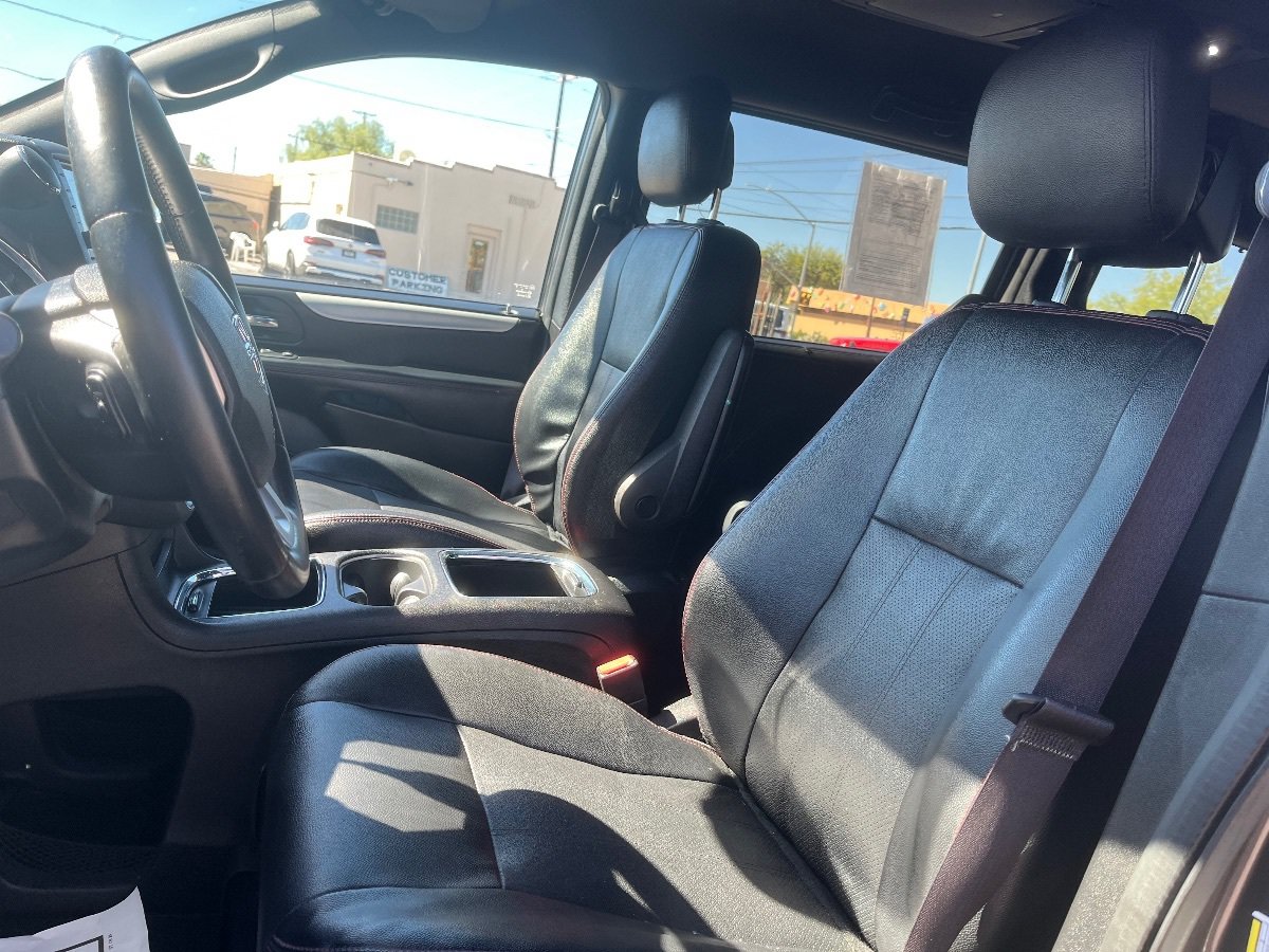 Used 2016 Dodge Grand Caravan R/T w/ Driver Convenience Group FWD image 24