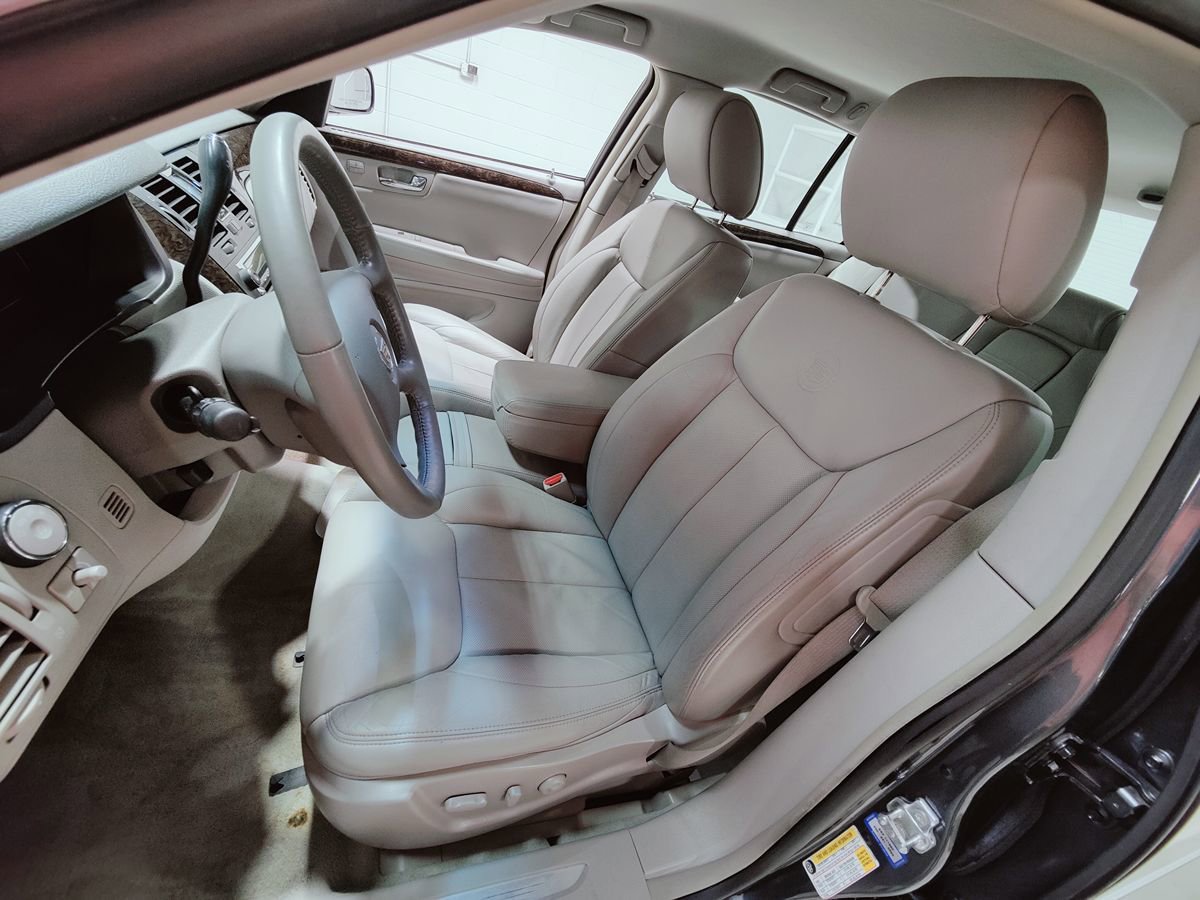 Used 2009 Cadillac DTS w/ Trunk Convenience Package FWD image 29