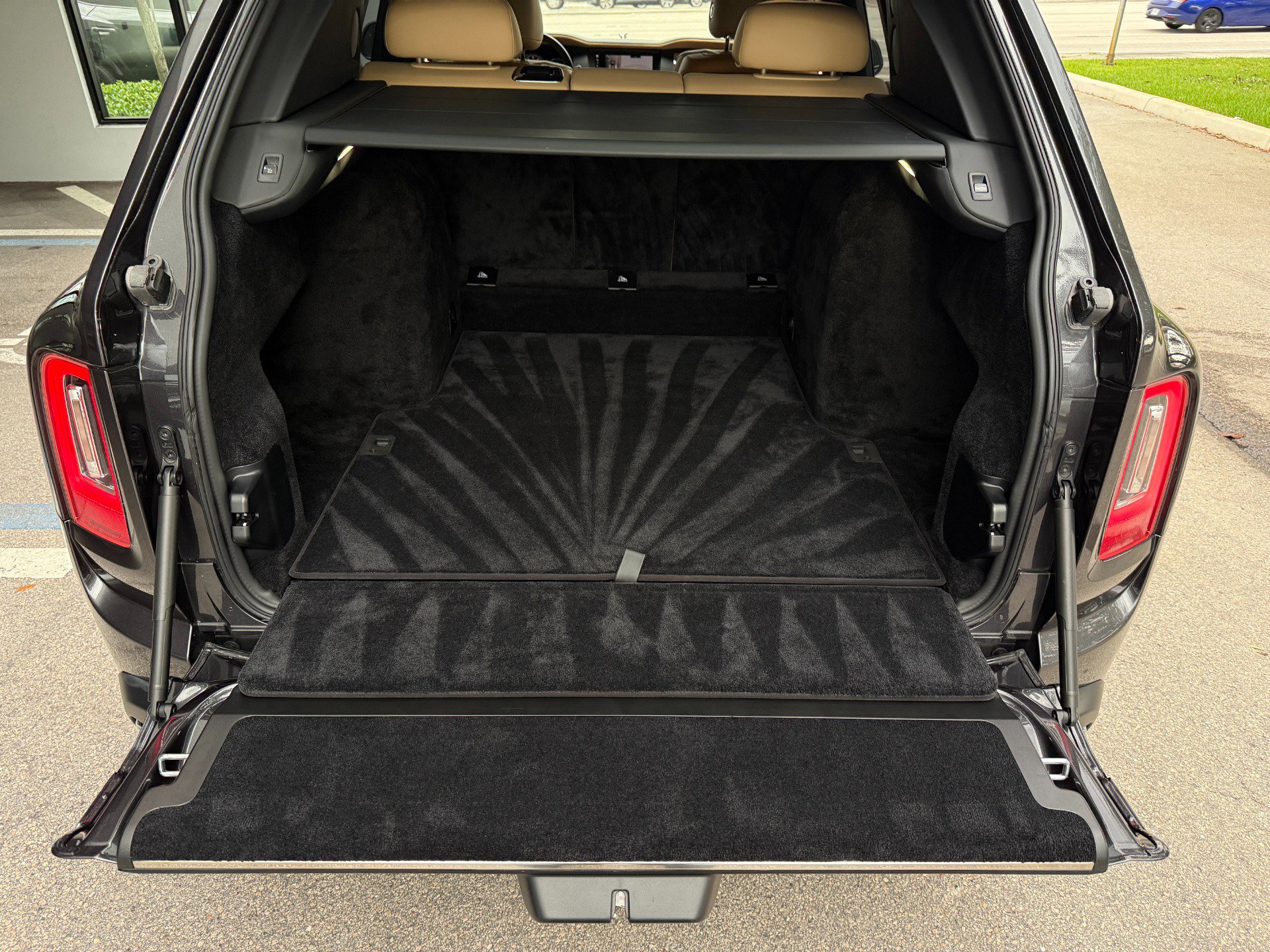 Used 2022 Rolls-Royce Cullinan AWD/4WD image 31