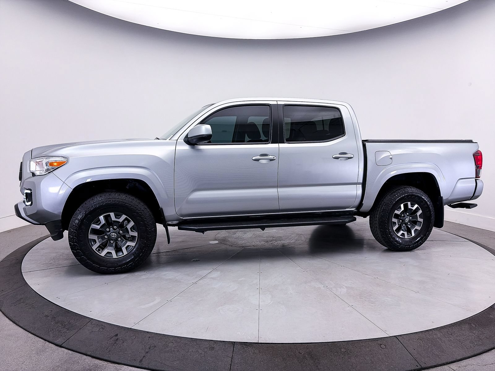 Used 2023 Toyota Tacoma SR w/ SR Convenience Package RWD image 39