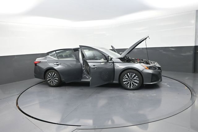 Used 2024 Nissan Altima 2.5 SV image 30