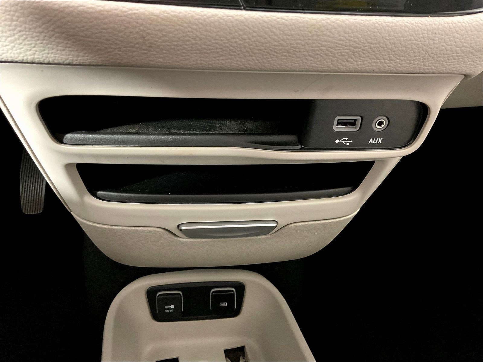 Used 2018 Chrysler Pacifica Limited FWD image 16
