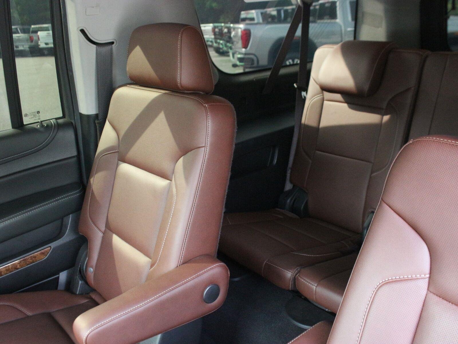 Used 2020 Chevrolet Suburban Premier w/ Premier Plus Edition AWD/4WD image 37