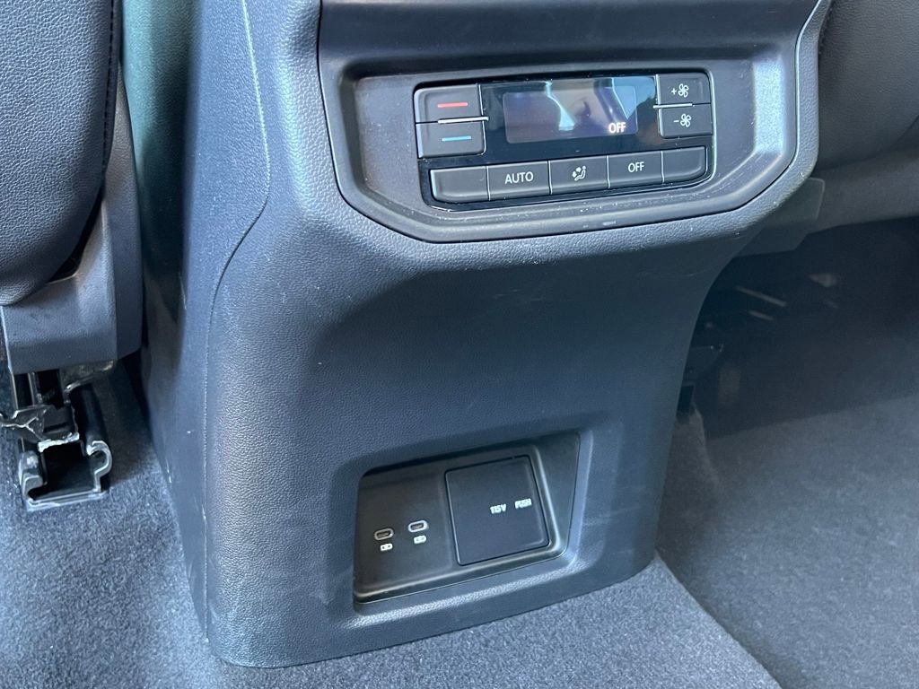 Used 2025 Volkswagen Atlas SE image 12