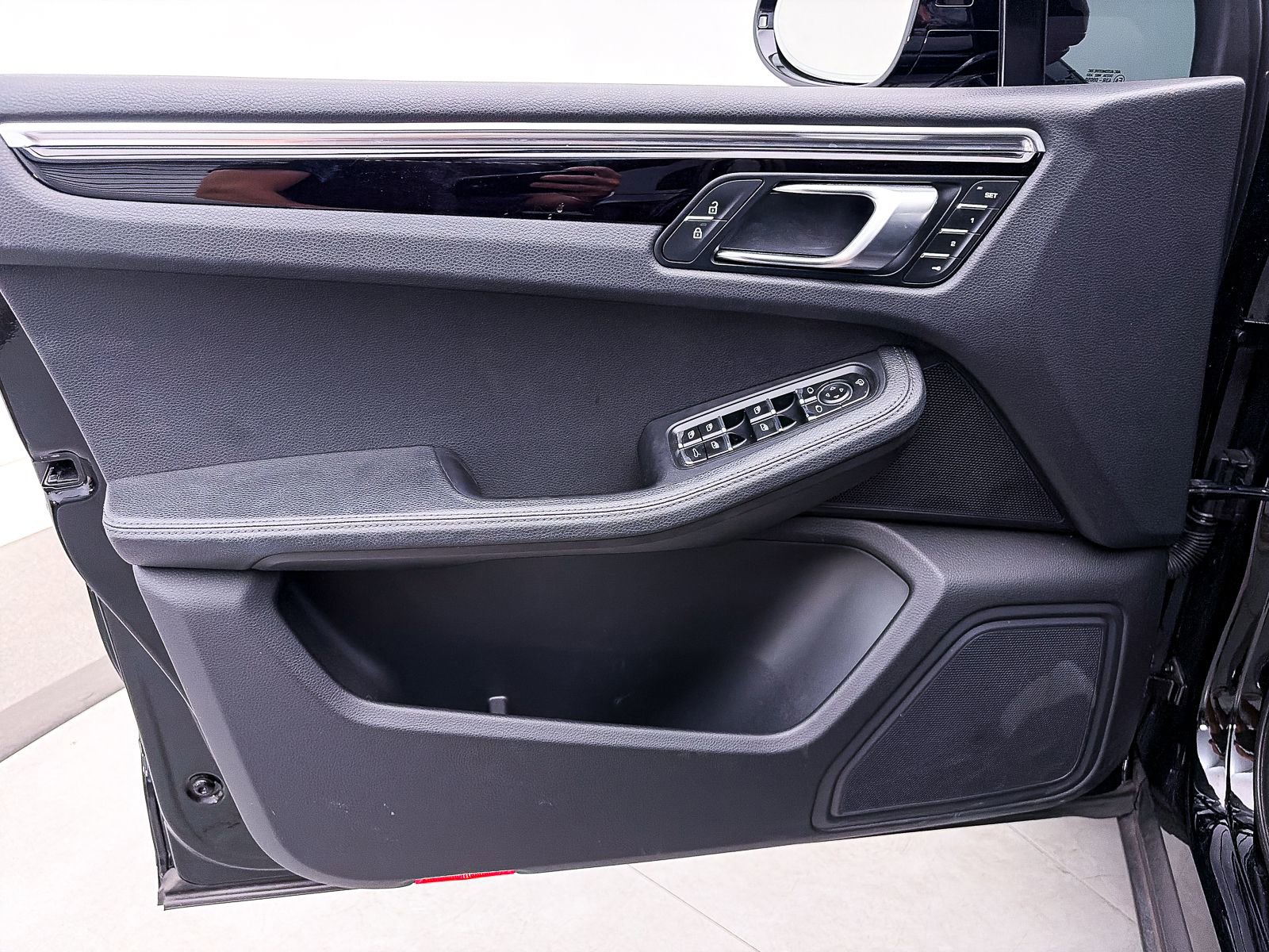 Used 2023 Porsche Macan Turbo image 17