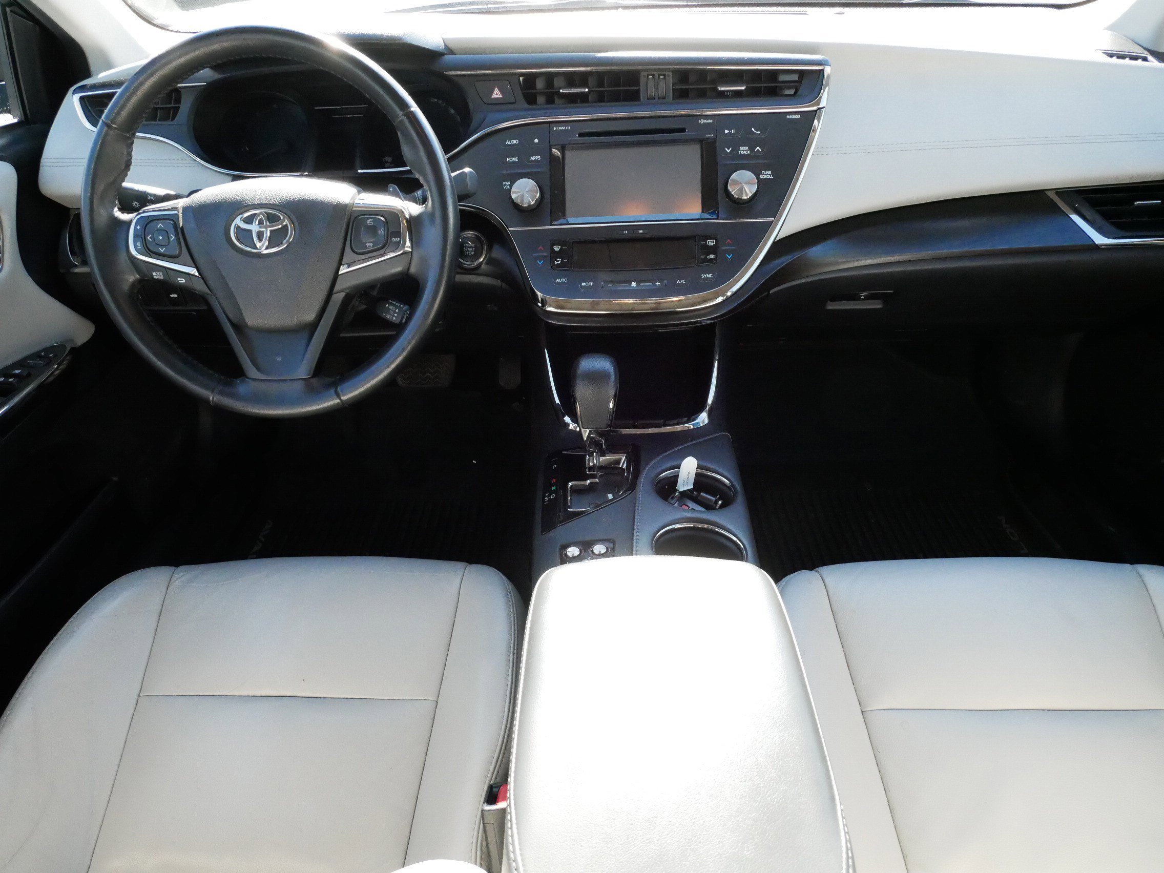 Used 2016 Toyota Avalon XLE Plus image 10