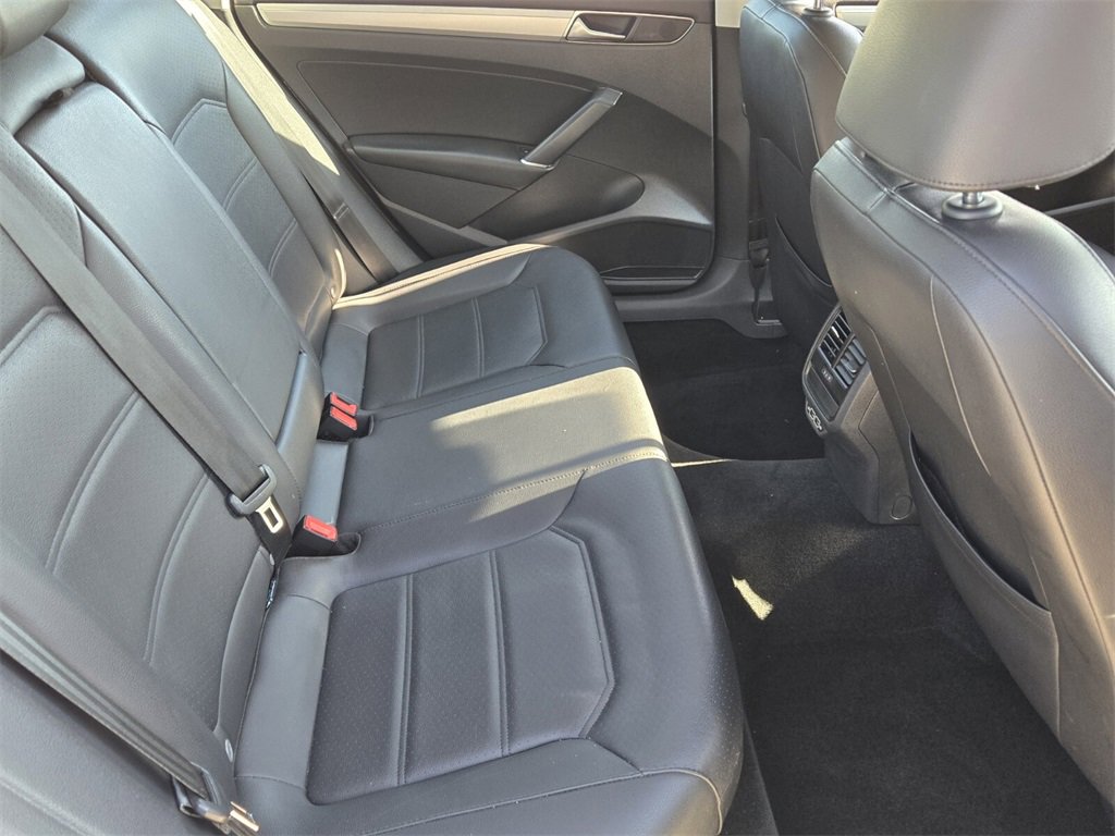 Used 2019 Volkswagen Passat 2.0T Wolfsburg w/ Wheels & Sunroof Package image 18