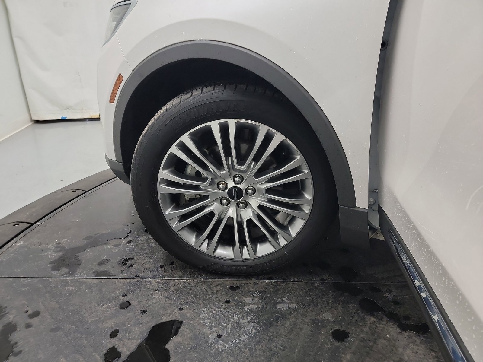 Used 2017 Lincoln MKX Reserve image 30