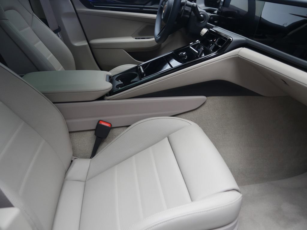 Certified 2026 Porsche Panamera GTS AWD/4WD image 24