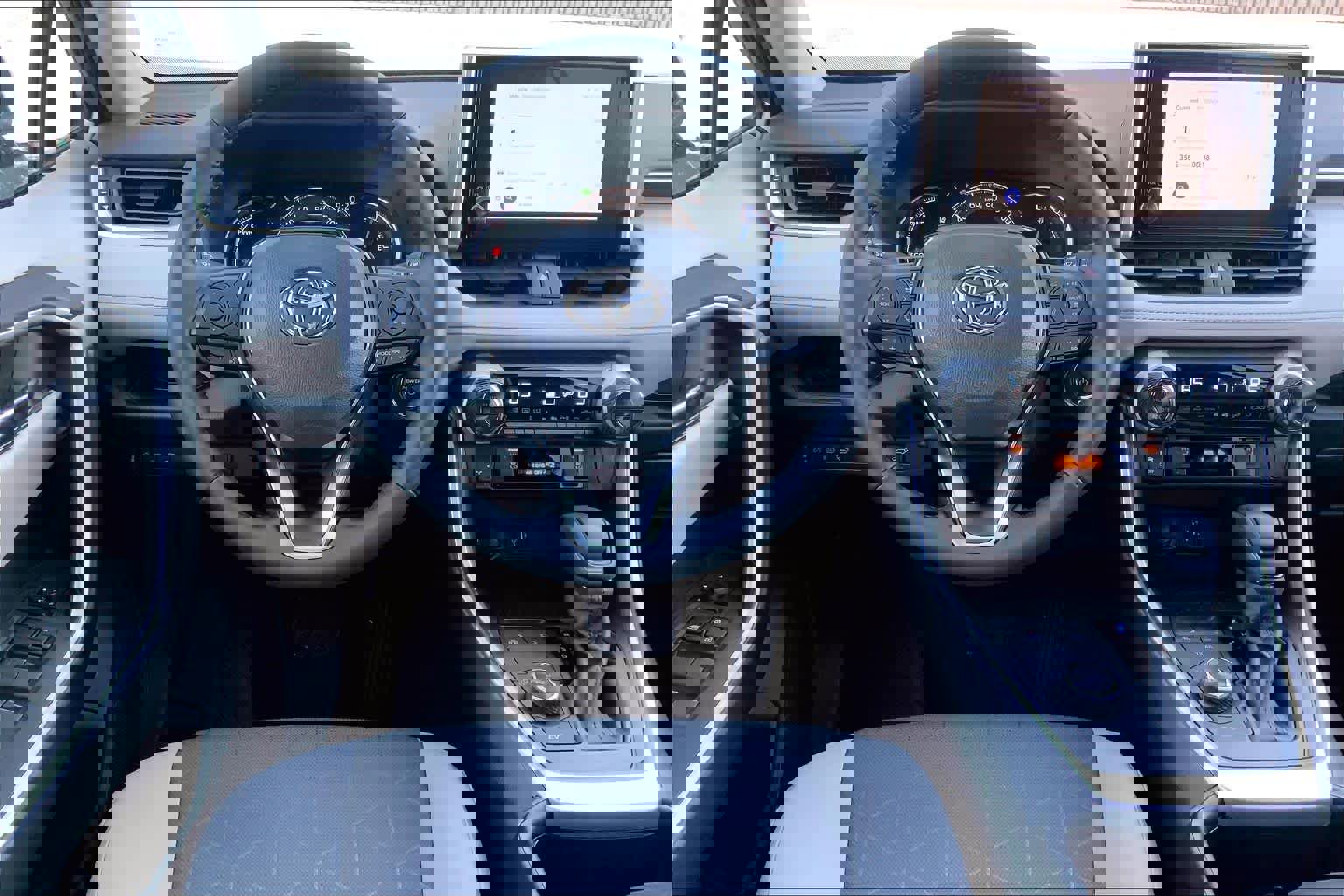 Used 2025 Toyota RAV4 XLE image 5